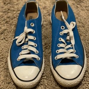 Low top converse sneakers